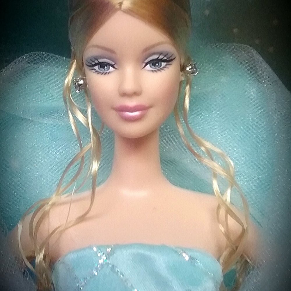 2/$65❄️NIB *BARBIE* Barbie 2001 Collectible Doll❄️